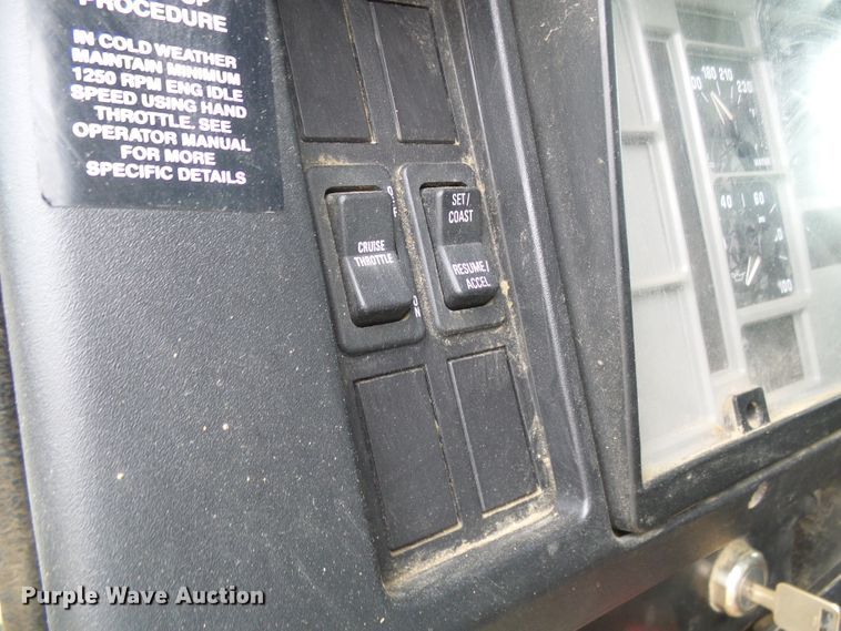 image for item DG5683 1997 International 4700  utility bed truck