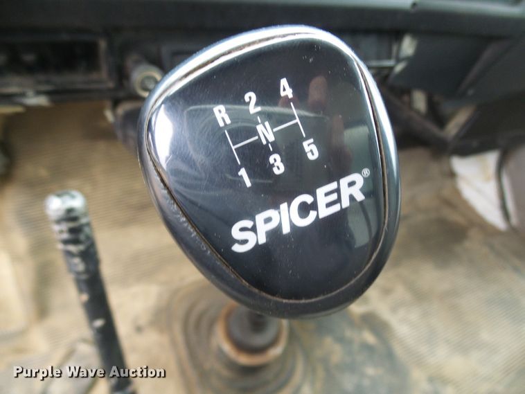 image for item DG5683 1997 International 4700  utility bed truck