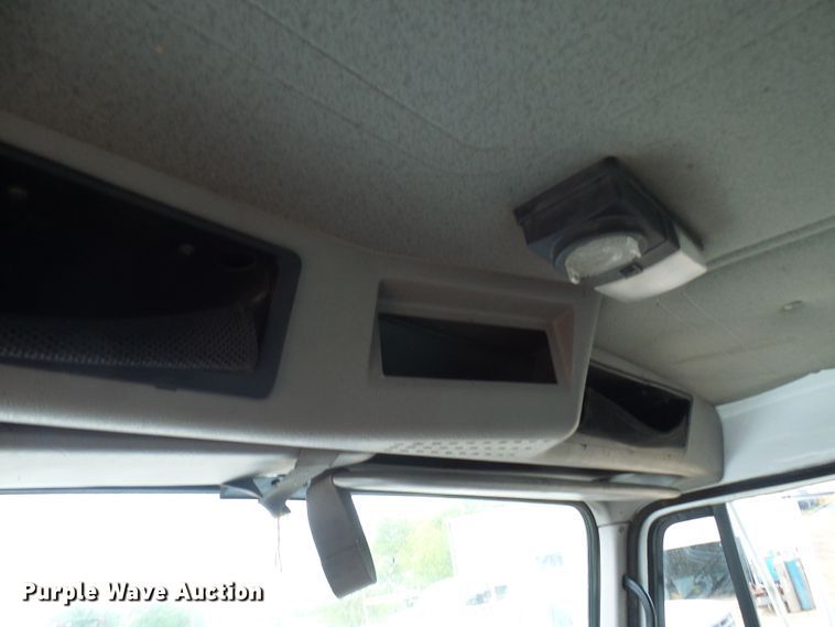 image for item DG5683 1997 International 4700  utility bed truck