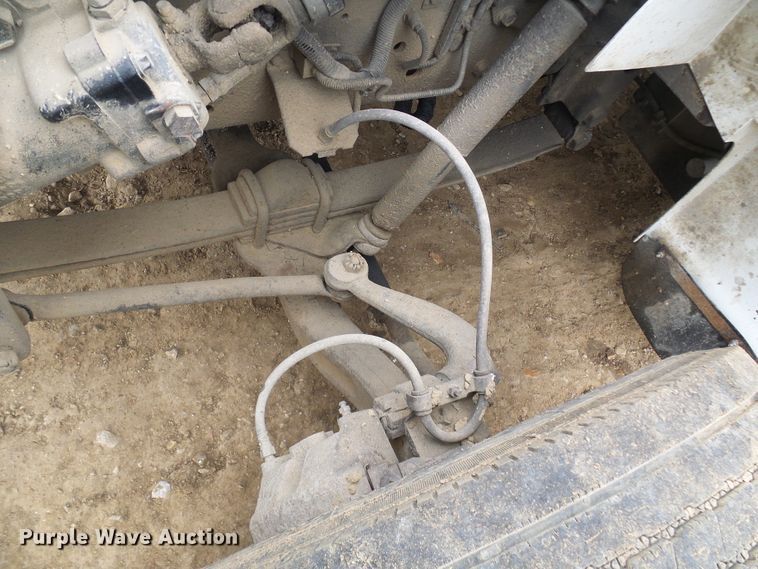 image for item DG5683 1997 International 4700  utility bed truck