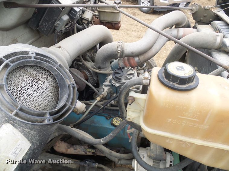 image for item DG5683 1997 International 4700  utility bed truck