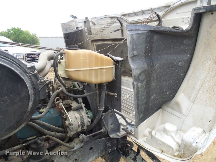 image for item DG5683 1997 International 4700  utility bed truck