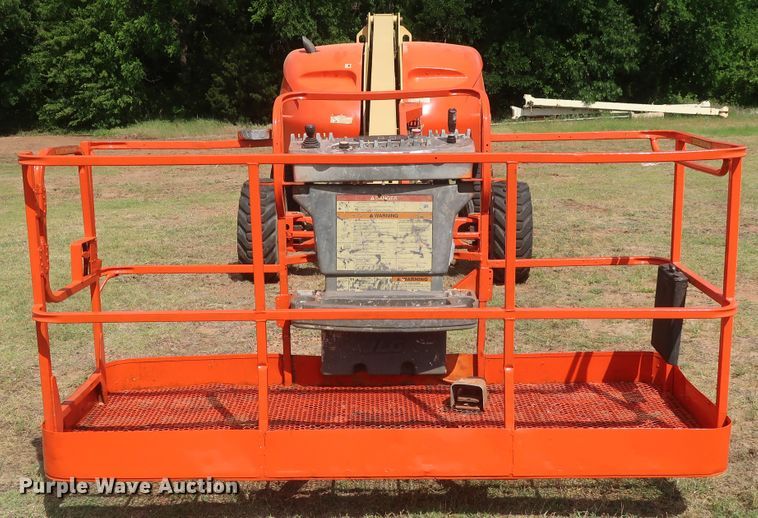 image for item DH0901 2004 JLG 400S  boom lift