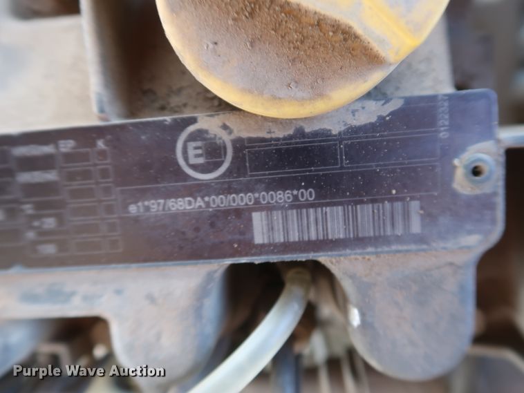 image for item DH0901 2004 JLG 400S  boom lift