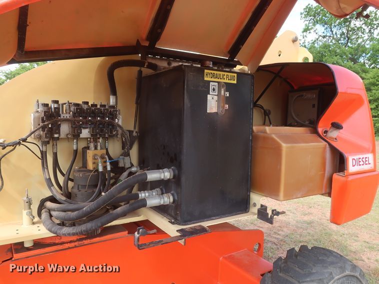 image for item DH0901 2004 JLG 400S  boom lift