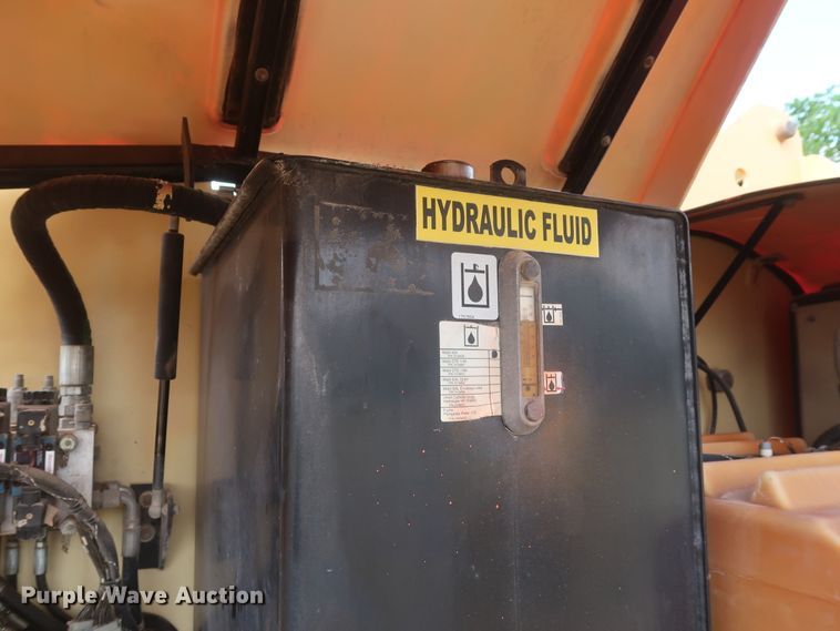 image for item DH0901 2004 JLG 400S  boom lift