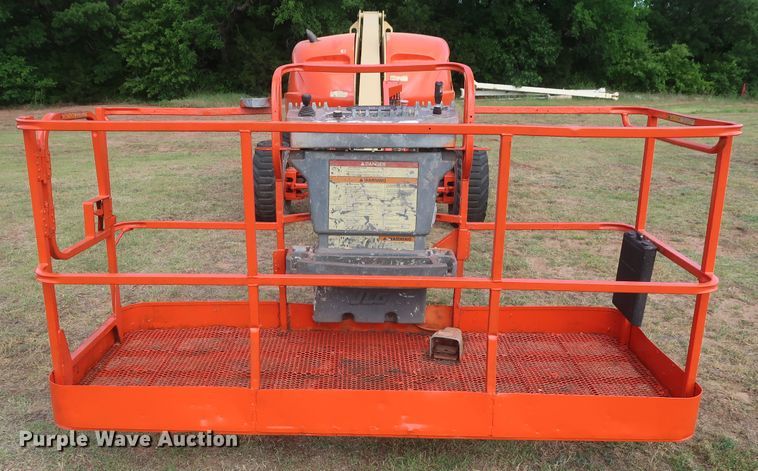 image for item DH0901 2004 JLG 400S  boom lift