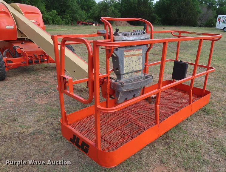 image for item DH0901 2004 JLG 400S  boom lift