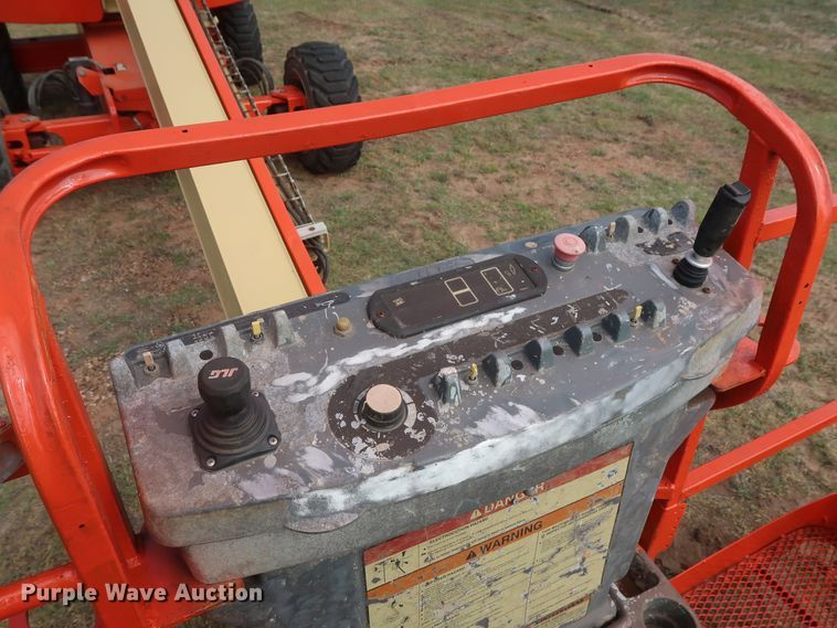 image for item DH0901 2004 JLG 400S  boom lift