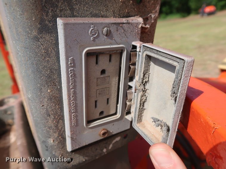 image for item DH0901 2004 JLG 400S  boom lift