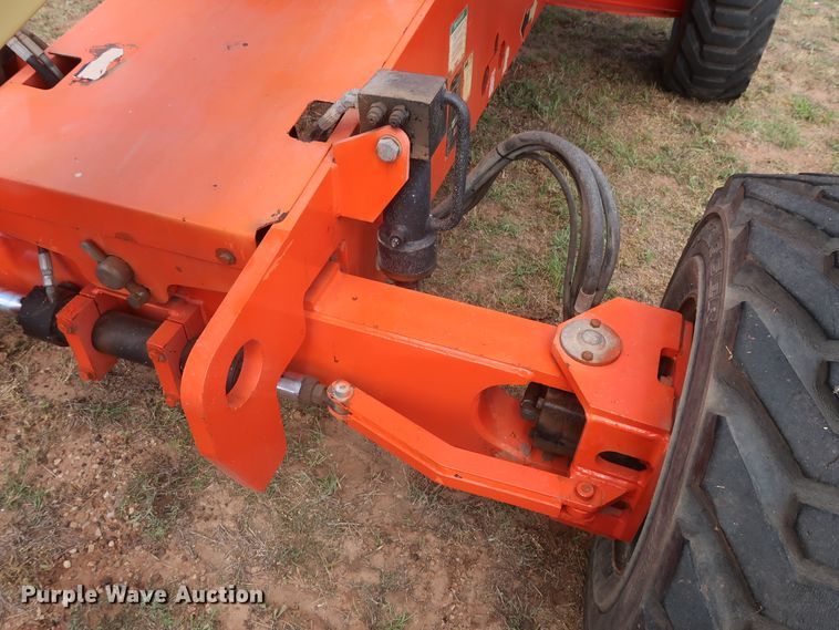 image for item DH0901 2004 JLG 400S  boom lift