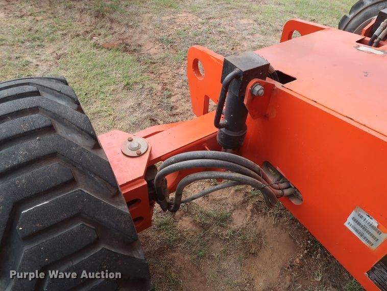 image for item DH0901 2004 JLG 400S  boom lift