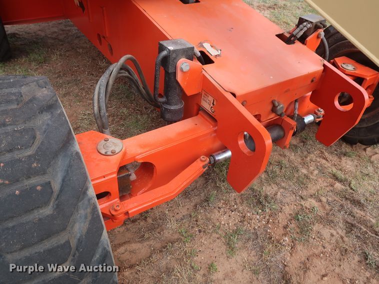 image for item DH0901 2004 JLG 400S  boom lift