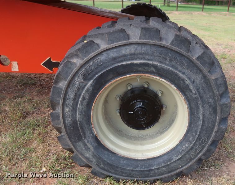 image for item DH0901 2004 JLG 400S  boom lift