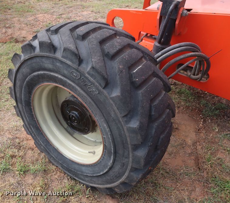 image for item DH0901 2004 JLG 400S  boom lift