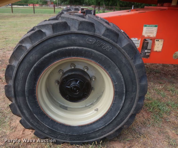 image for item DH0901 2004 JLG 400S  boom lift