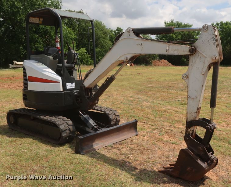 image for item DH0902 2012 Bobcat E26  mini excavator