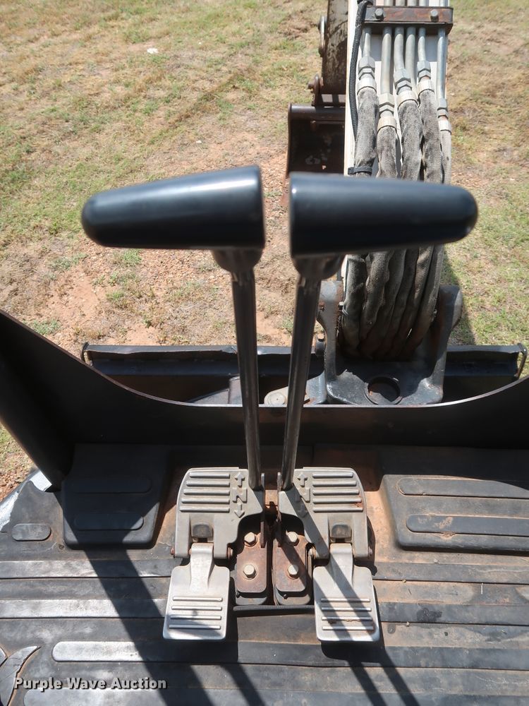 image for item DH0902 2012 Bobcat E26  mini excavator