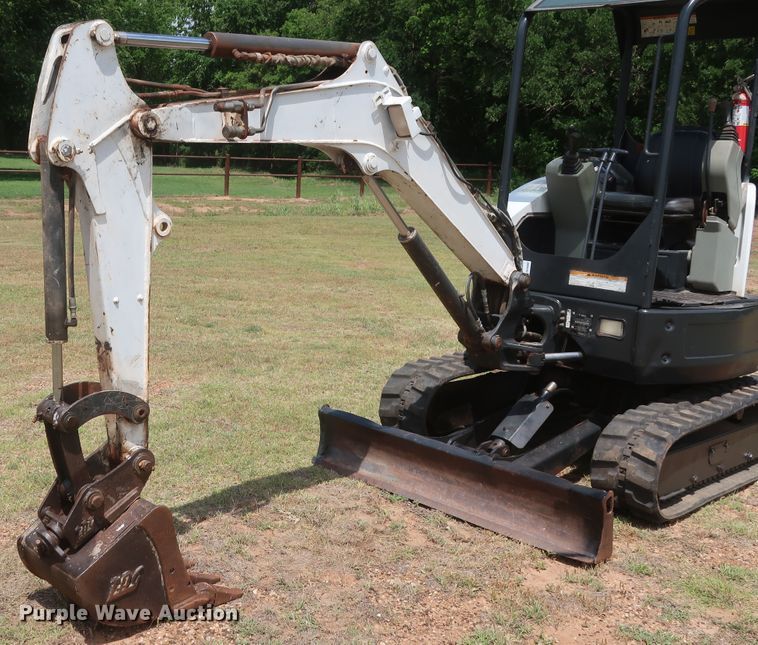 image for item DH0902 2012 Bobcat E26  mini excavator