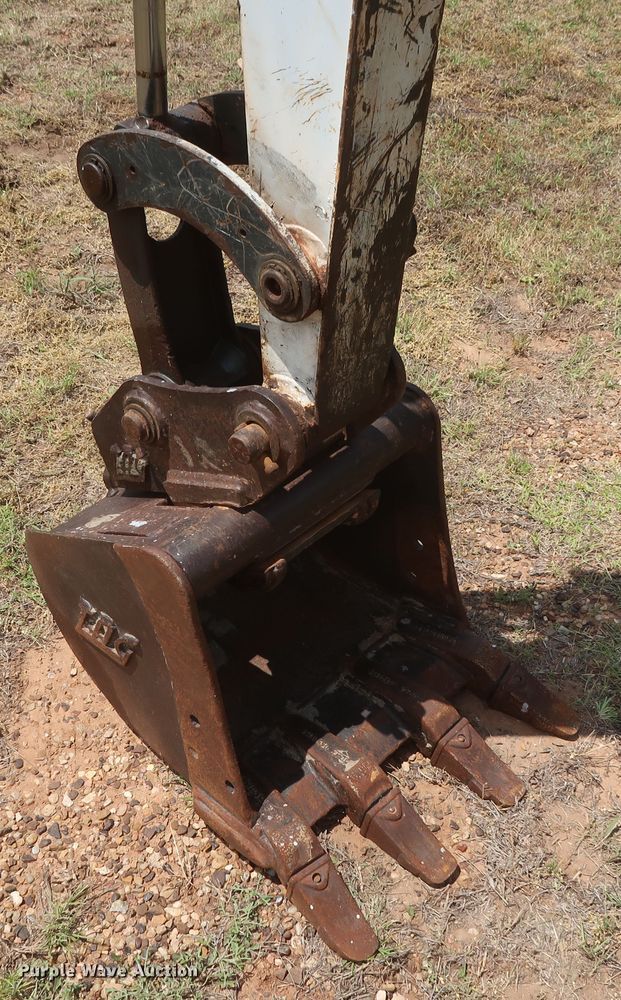 image for item DH0902 2012 Bobcat E26  mini excavator