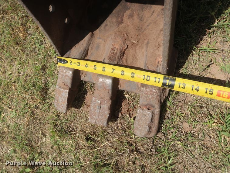 image for item DH0902 2012 Bobcat E26  mini excavator