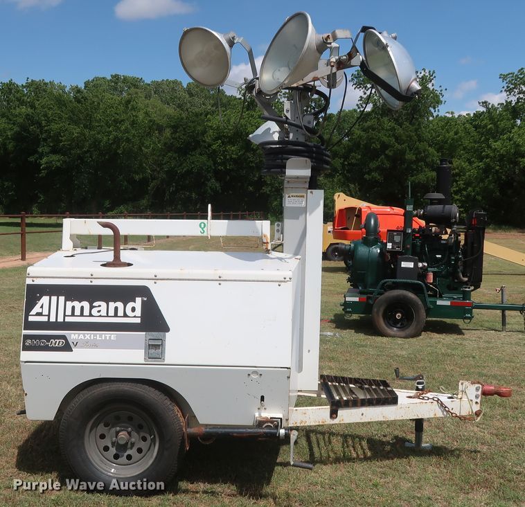 image for item DH0904 2012 Allmand Bros Maxi Lite  Series V light plant