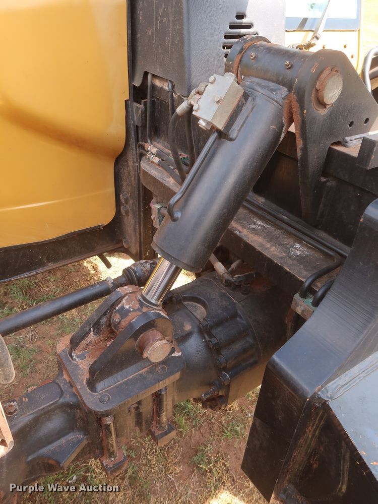 image for item DH0906 2012 Caterpillar TL943  telehandler