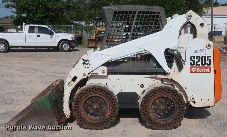 image for item DH0911 2011 Bobcat S205  skid steer loader