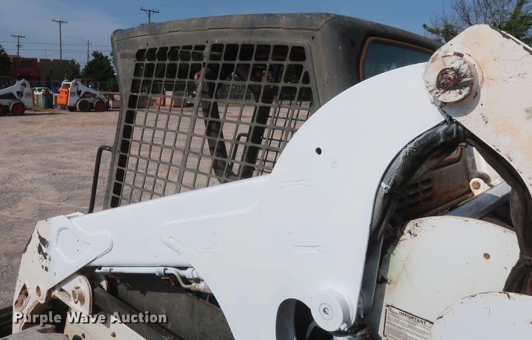 image for item DH0911 2011 Bobcat S205  skid steer loader