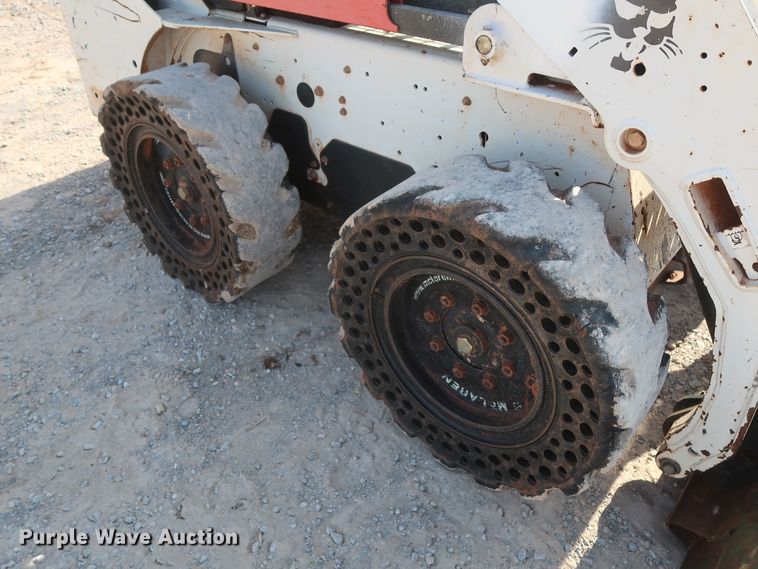 image for item DH0911 2011 Bobcat S205  skid steer loader