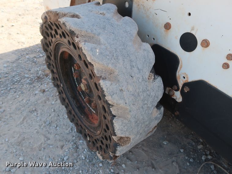 image for item DH0911 2011 Bobcat S205  skid steer loader