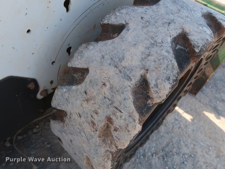 image for item DH0911 2011 Bobcat S205  skid steer loader