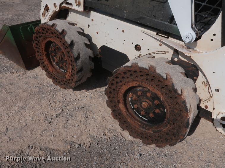 image for item DH0911 2011 Bobcat S205  skid steer loader