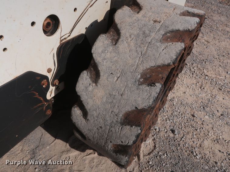 image for item DH0911 2011 Bobcat S205  skid steer loader