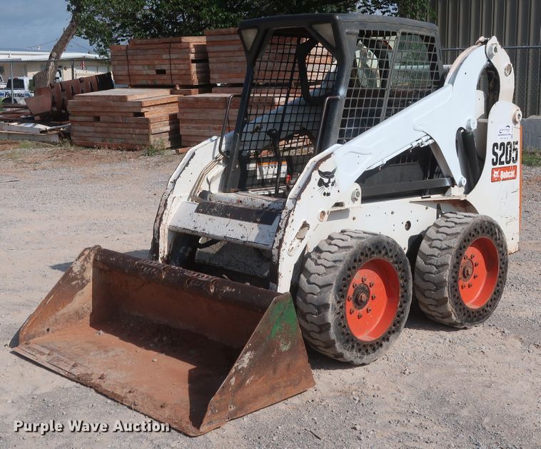 image for item DH0912 2010 Bobcat S205  skid steer loader