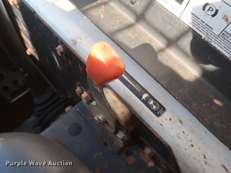 image for item DH0912 2010 Bobcat S205  skid steer loader