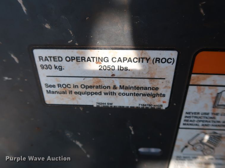 image for item DH0912 2010 Bobcat S205  skid steer loader