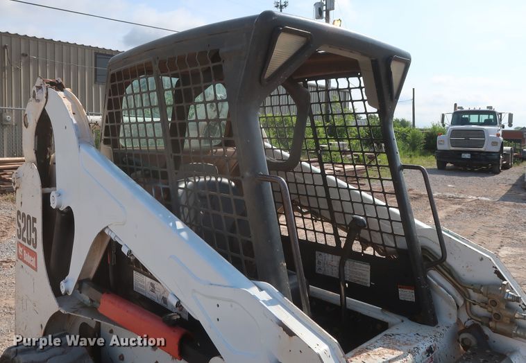image for item DH0912 2010 Bobcat S205  skid steer loader