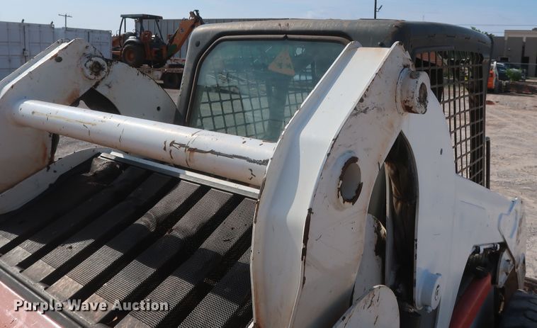 image for item DH0912 2010 Bobcat S205  skid steer loader