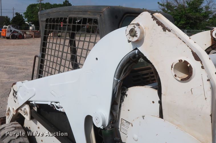 image for item DH0912 2010 Bobcat S205  skid steer loader