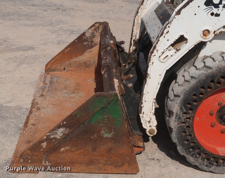 image for item DH0912 2010 Bobcat S205  skid steer loader