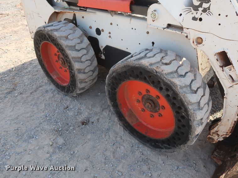 image for item DH0912 2010 Bobcat S205  skid steer loader