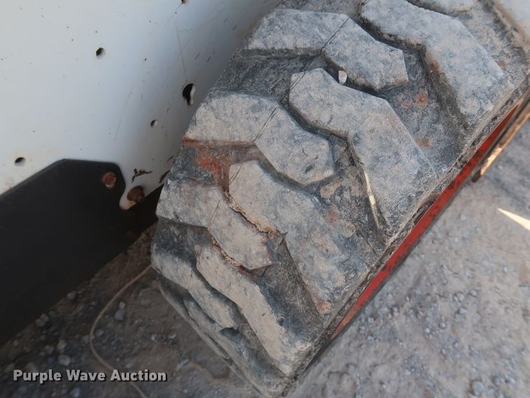 image for item DH0912 2010 Bobcat S205  skid steer loader