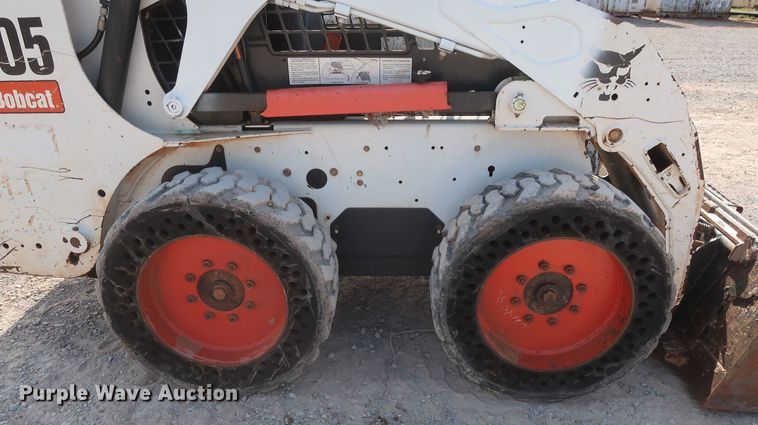image for item DH0912 2010 Bobcat S205  skid steer loader
