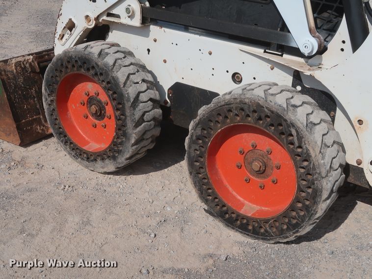 image for item DH0912 2010 Bobcat S205  skid steer loader