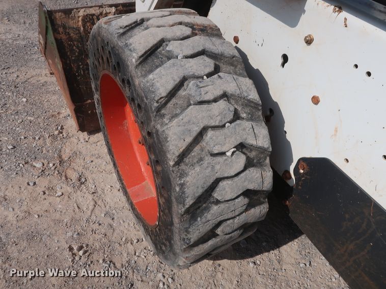 image for item DH0912 2010 Bobcat S205  skid steer loader