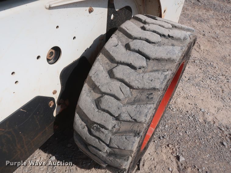 image for item DH0912 2010 Bobcat S205  skid steer loader