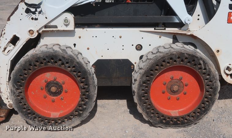 image for item DH0912 2010 Bobcat S205  skid steer loader