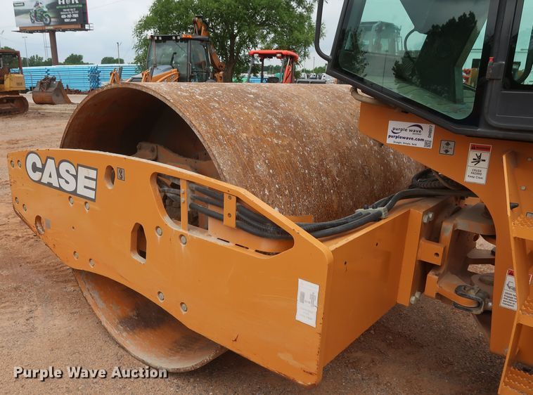 image for item DH0917 2012 Case SV212  single drum vibratory roller