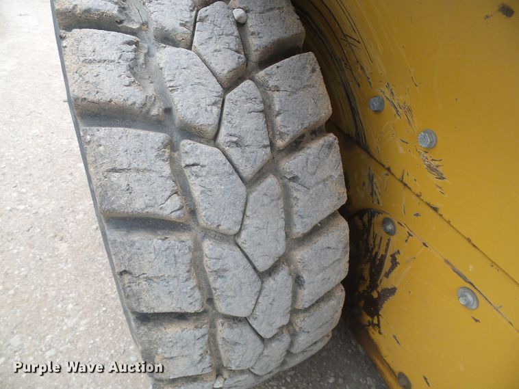 image for item DH4922 2012 Caterpillar 242B  Series 3 skid steer loader